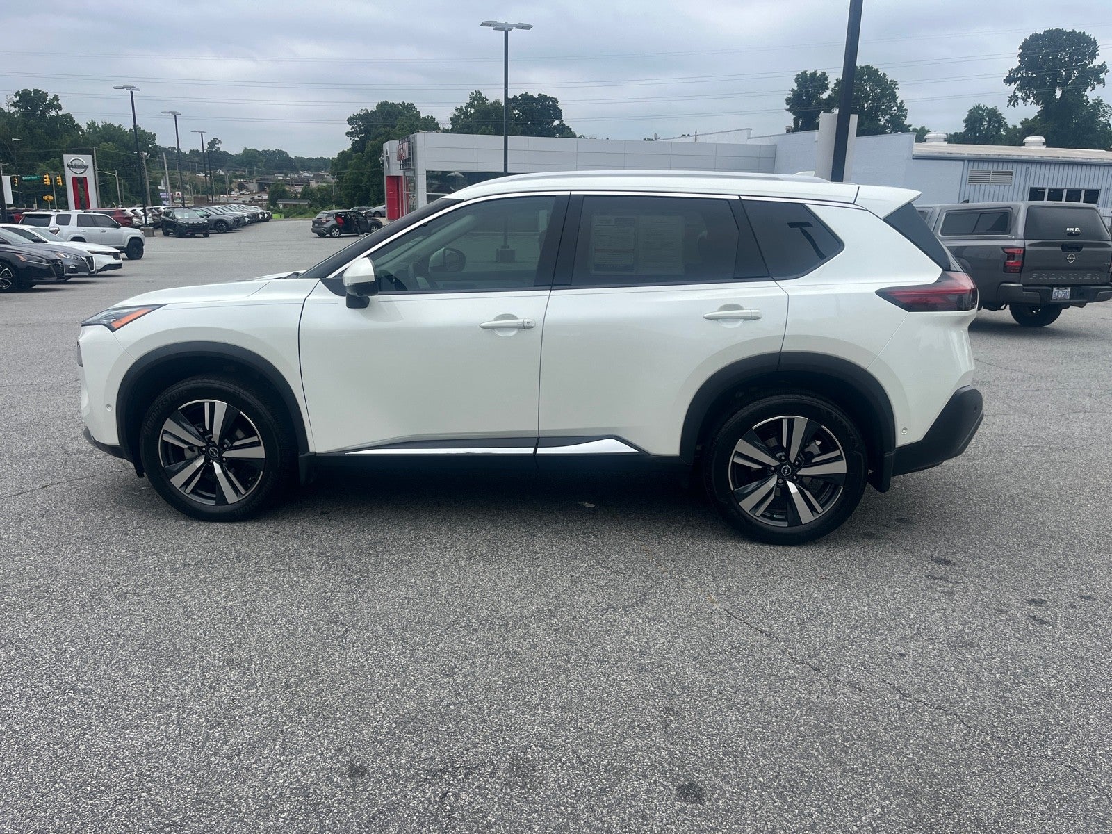 2023 Nissan Rogue SL