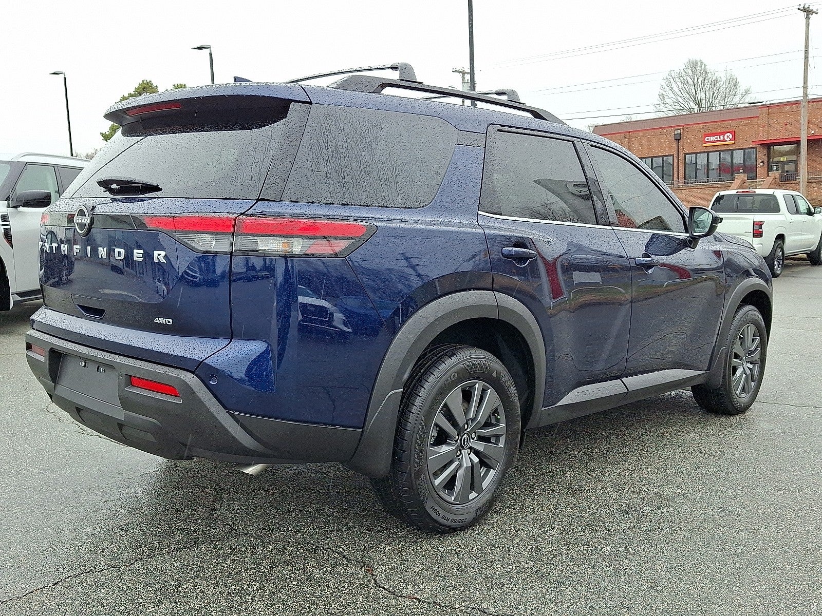 2025 Nissan Pathfinder SV