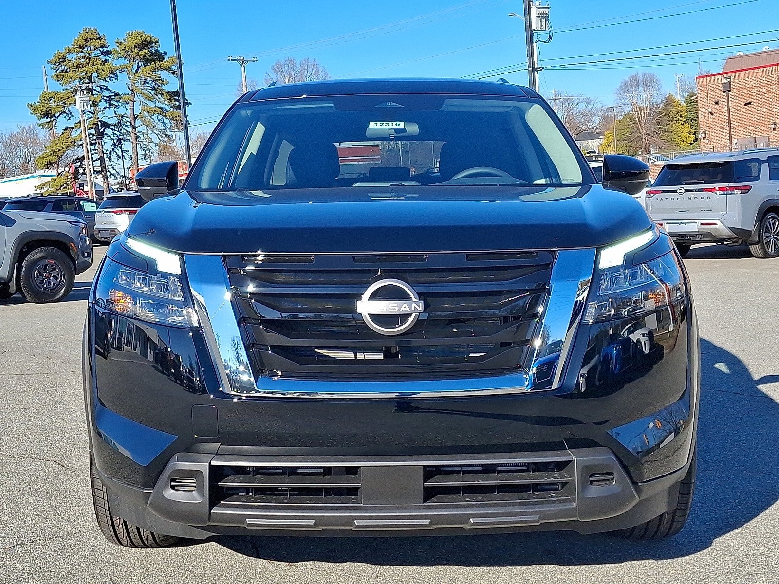 2025 Nissan Pathfinder SV