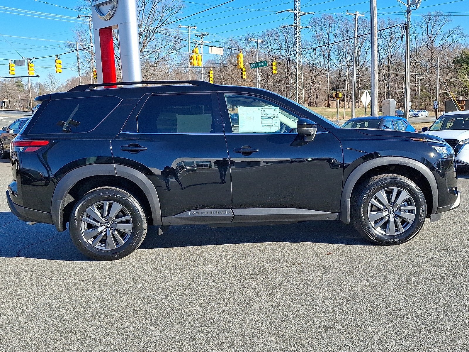 2025 Nissan Pathfinder SV