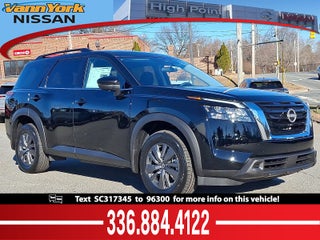 2025 Nissan Pathfinder SV