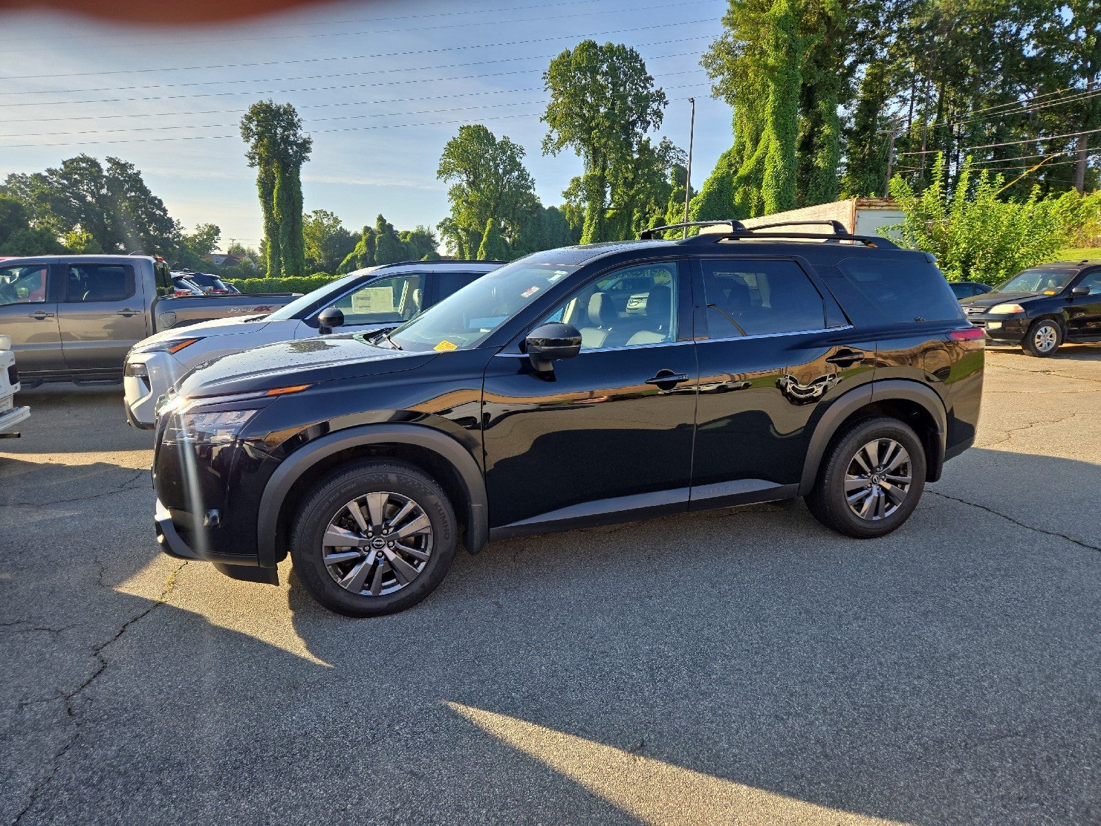 2023 Nissan Pathfinder SV