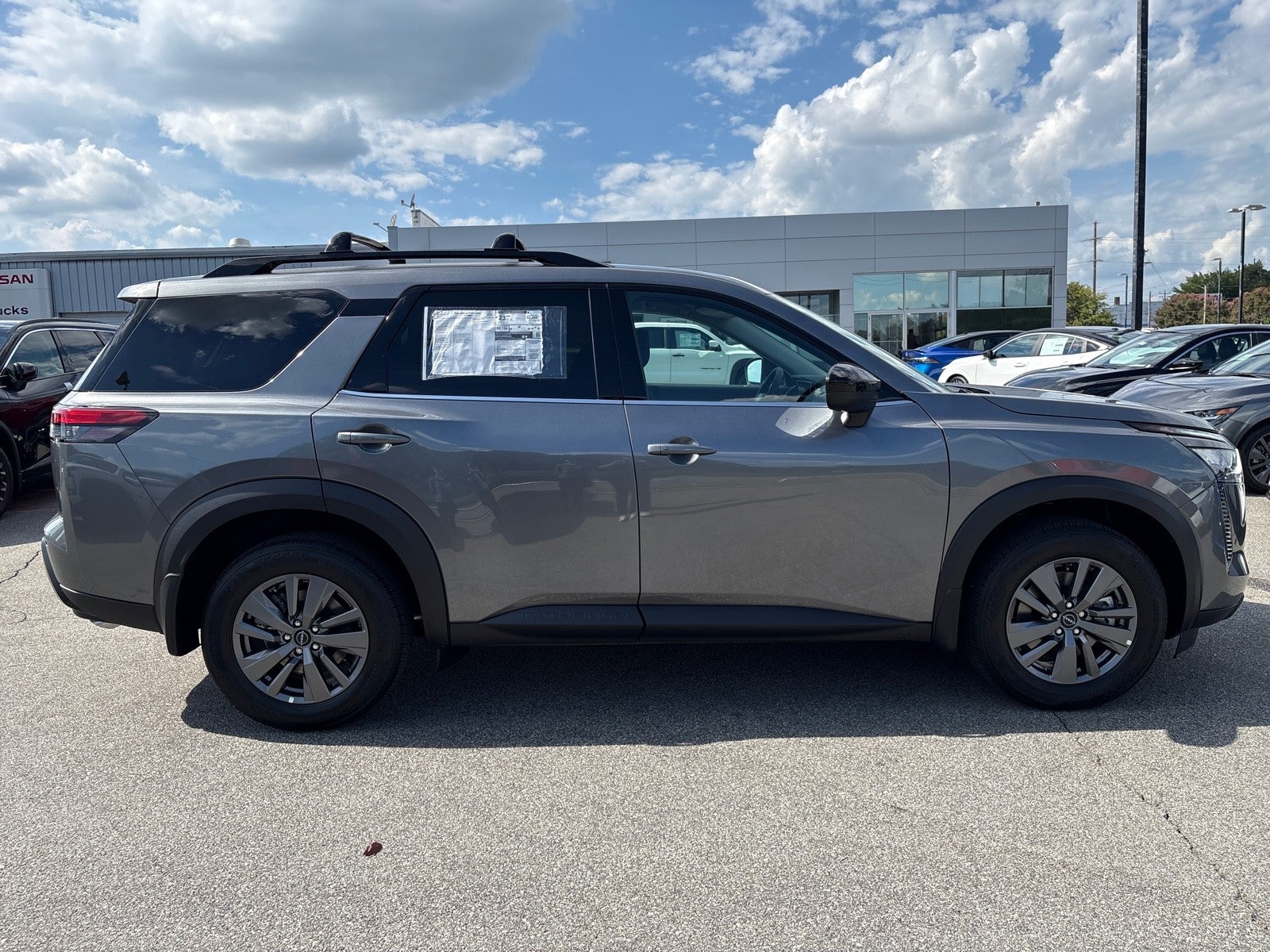 2026 Nissan Pathfinder SV