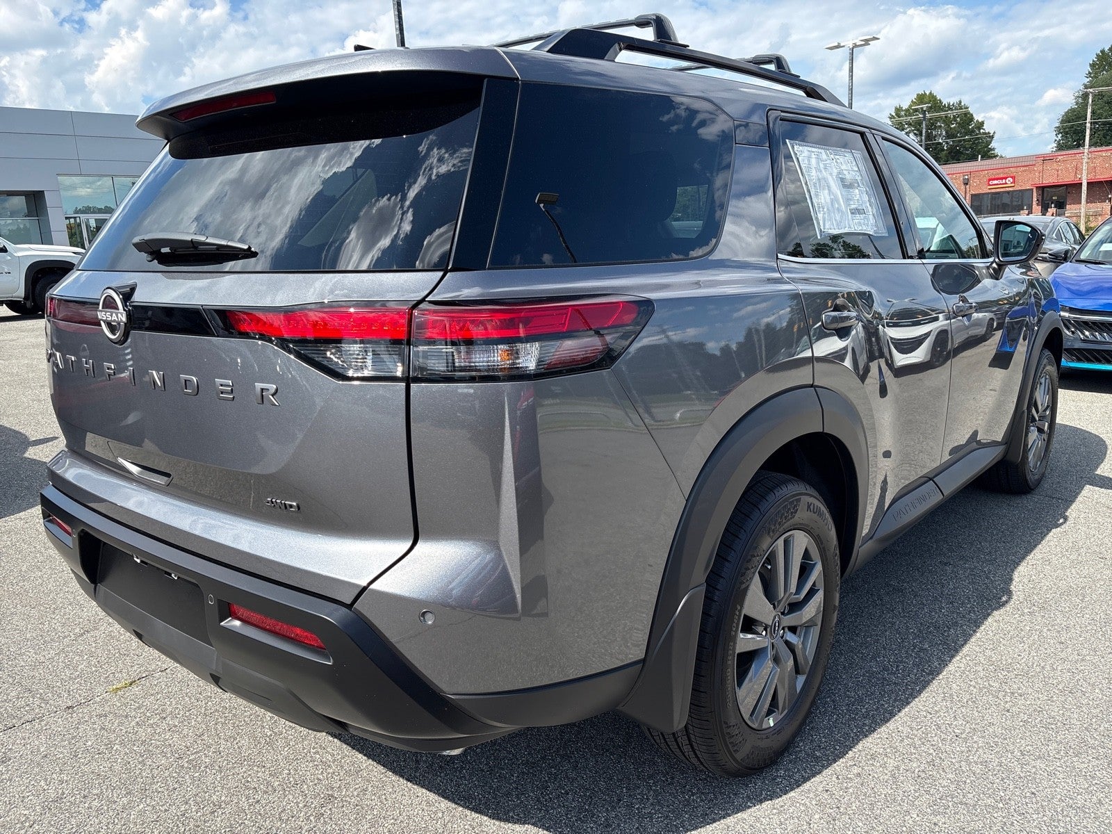 2026 Nissan Pathfinder SV