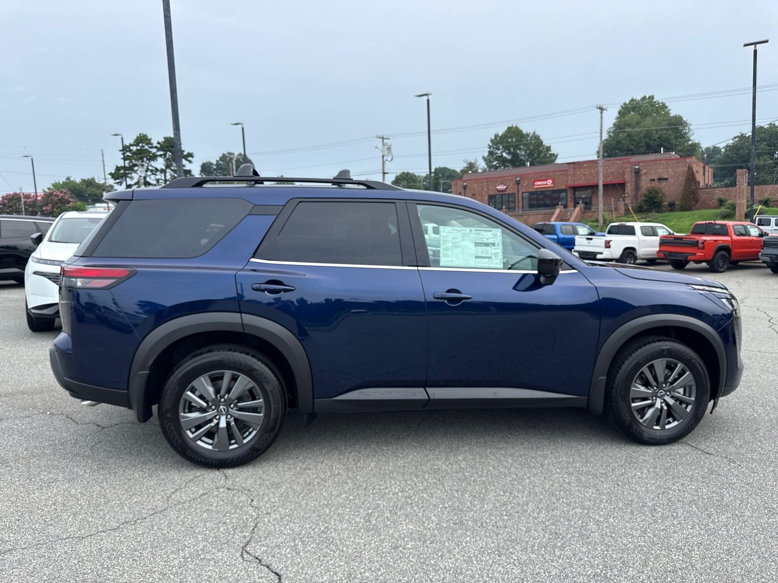 2026 Nissan Pathfinder SV