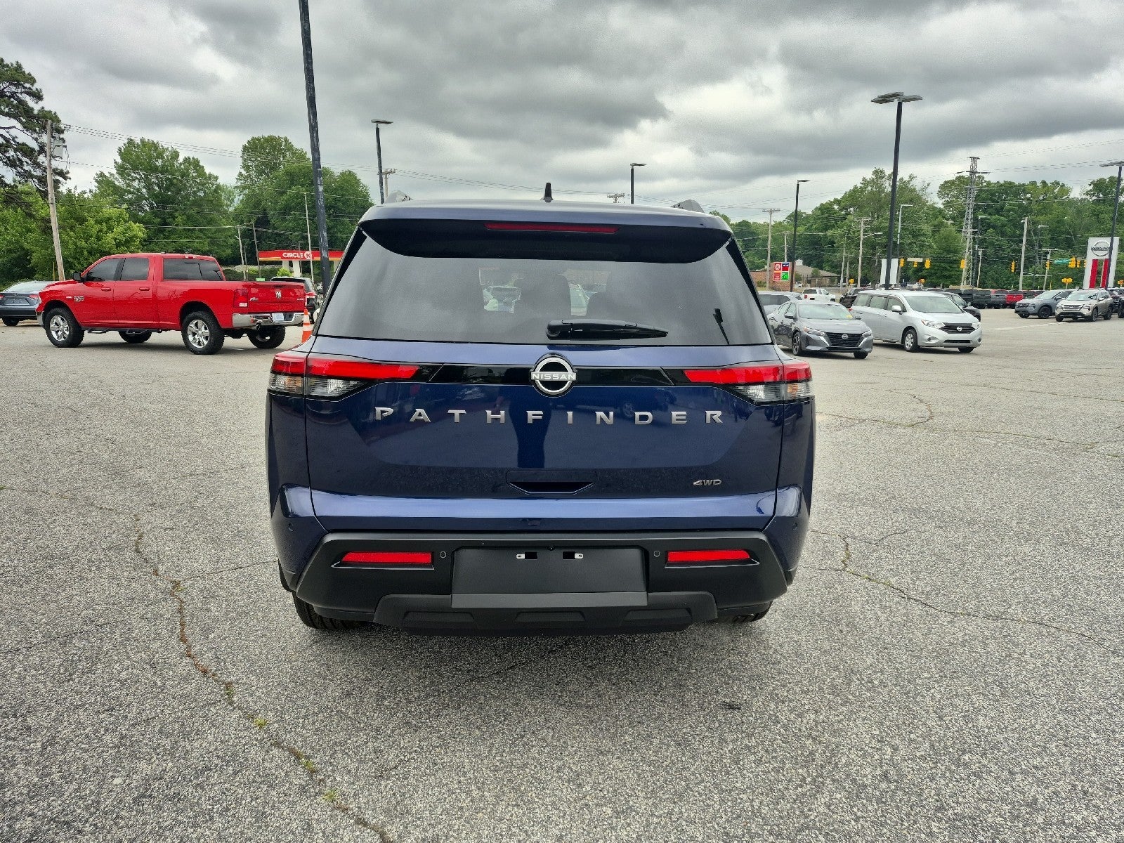 2026 Nissan Pathfinder SV