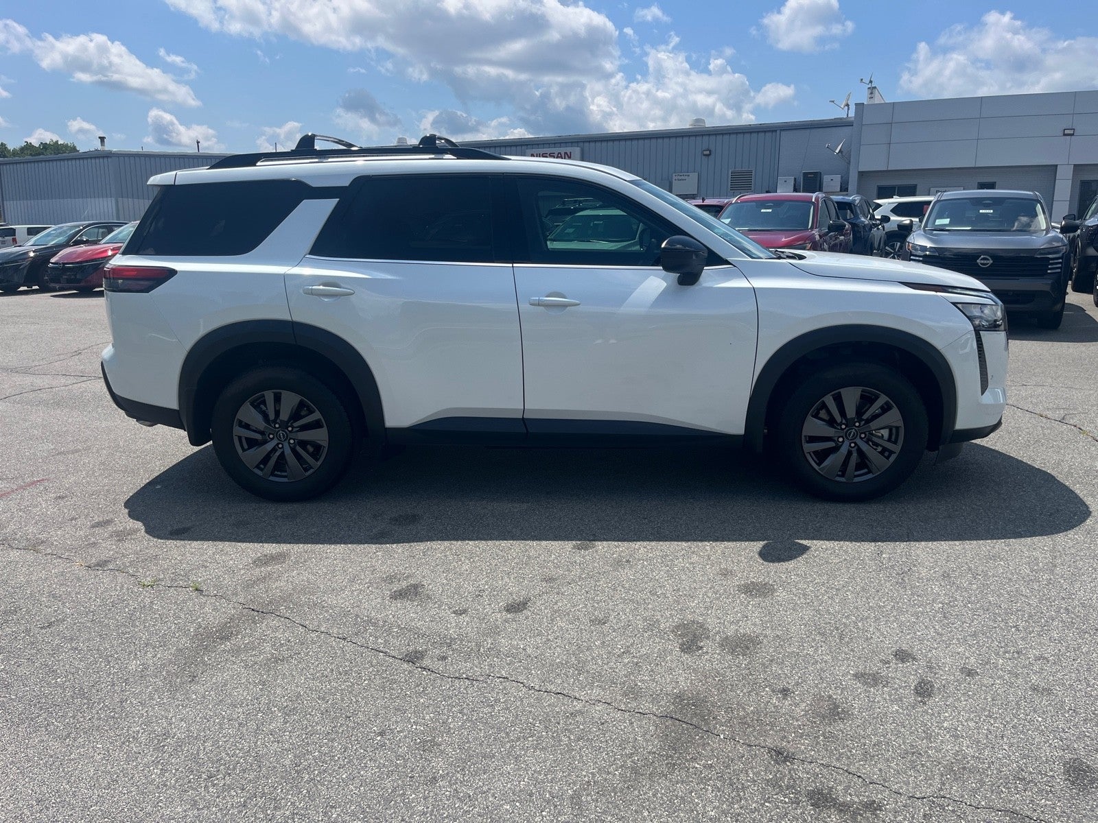 2026 Nissan Pathfinder SV