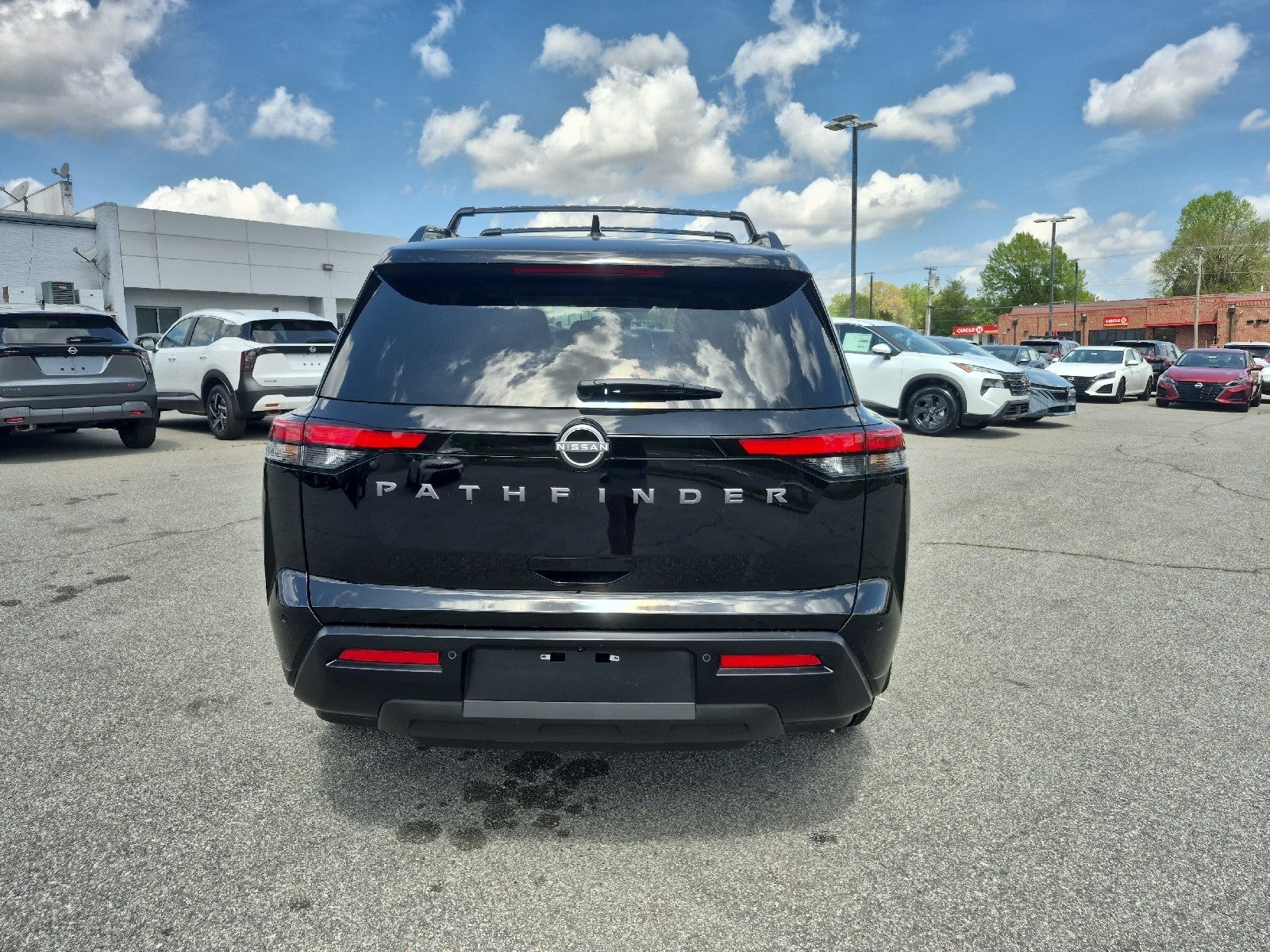 2026 Nissan Pathfinder SV