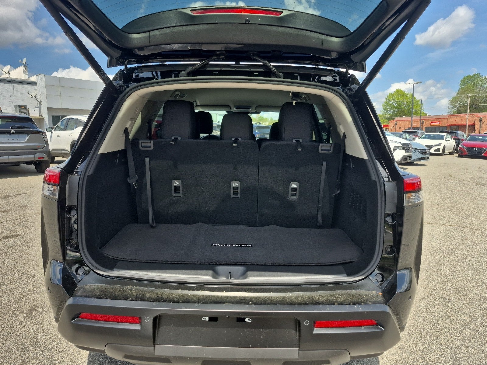 2026 Nissan Pathfinder SV