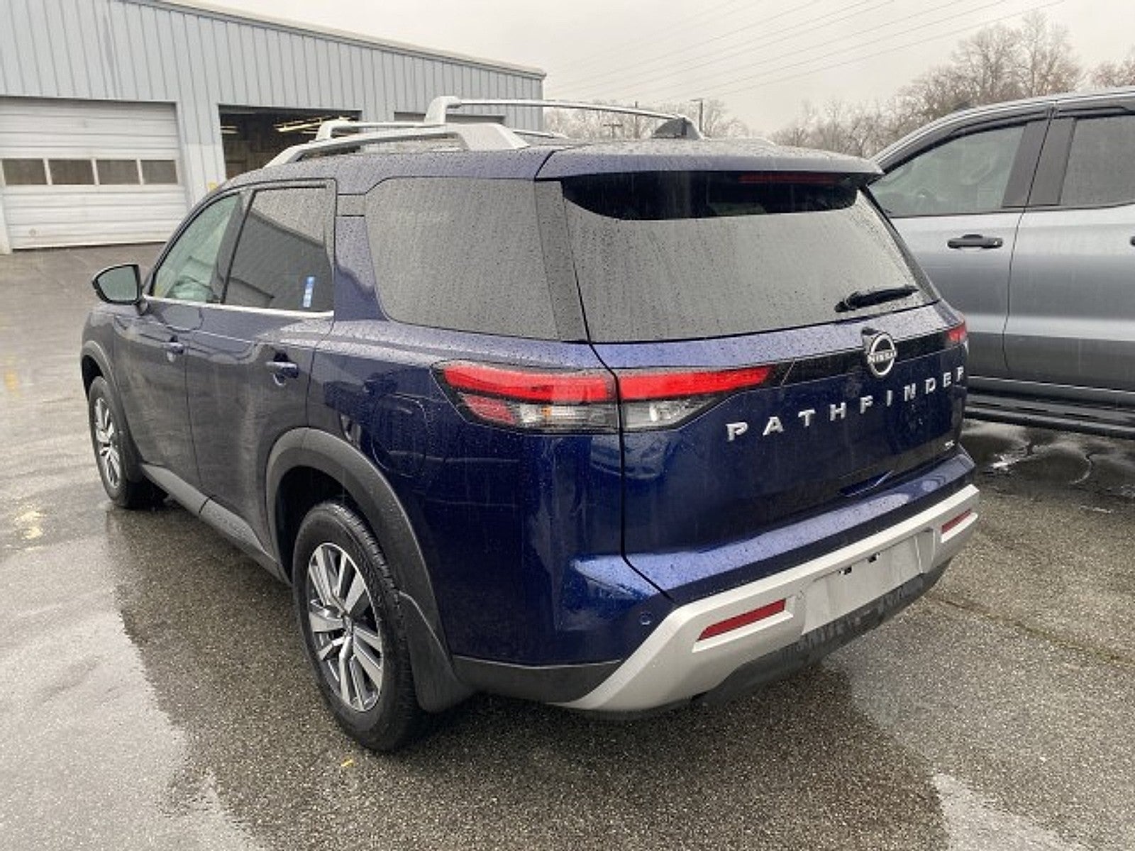 2025 Nissan Pathfinder SL