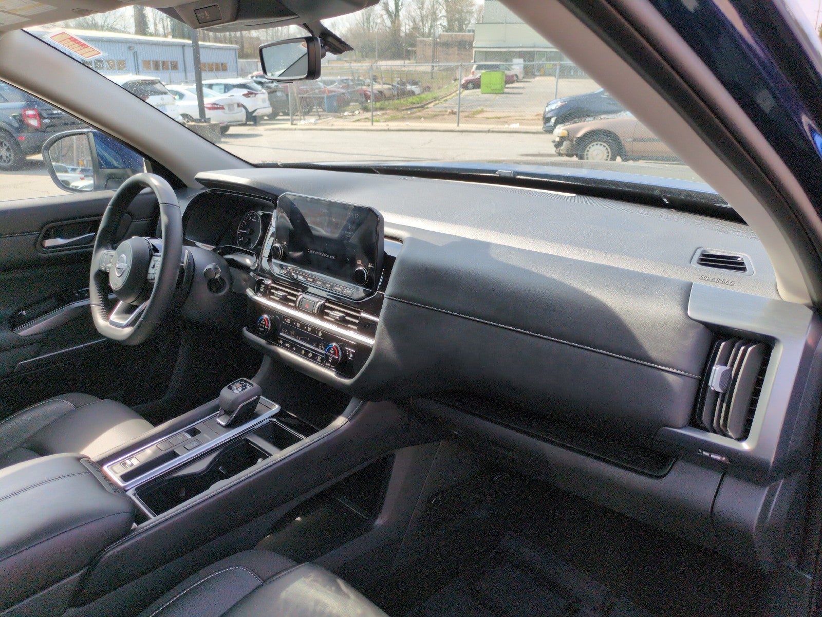 2025 Nissan Pathfinder SL