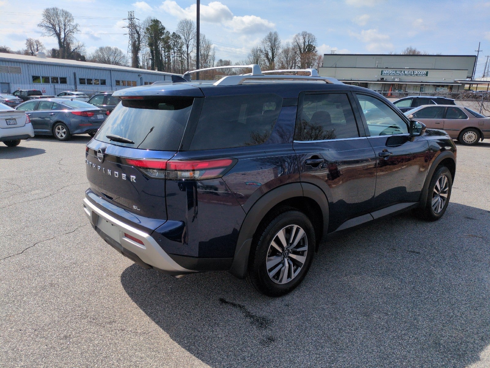 2025 Nissan Pathfinder SL