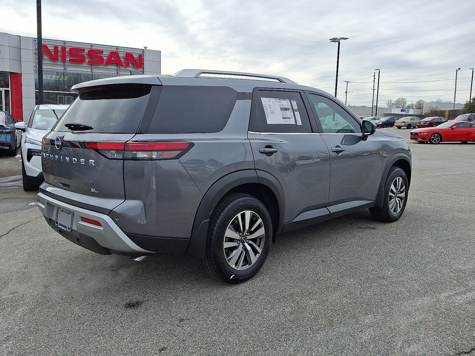 2025 Nissan Pathfinder SL