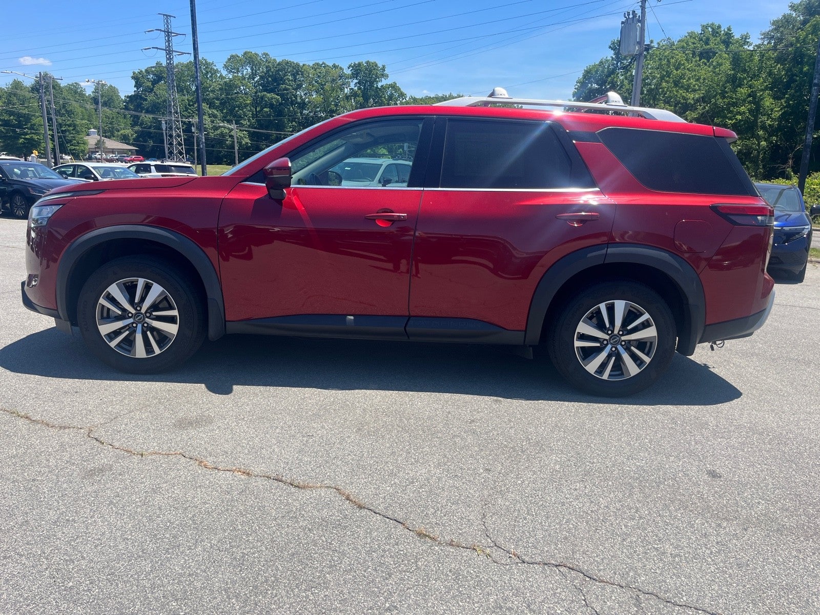2023 Nissan Pathfinder SL