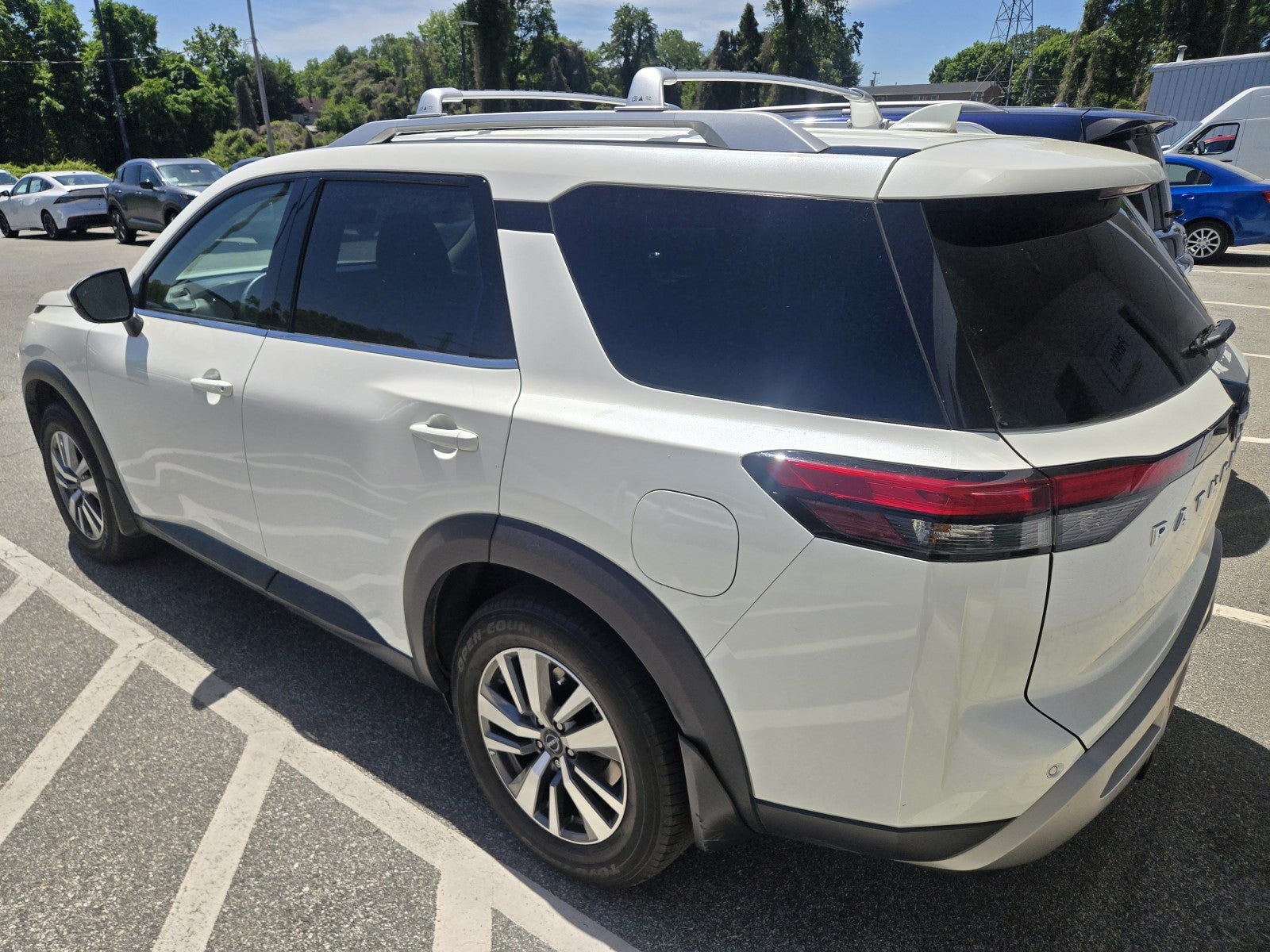 2023 Nissan Pathfinder SL