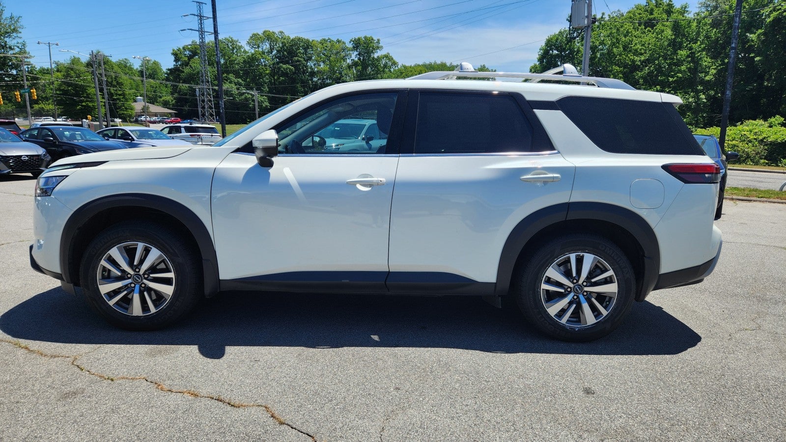 2023 Nissan Pathfinder SL