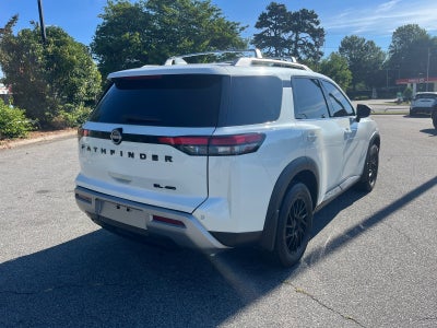 2024 Nissan Pathfinder SL