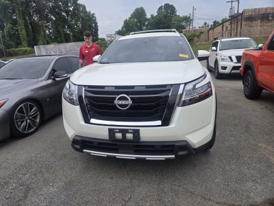 2024 Nissan Pathfinder SL