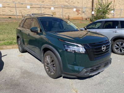 2024 Nissan Pathfinder SL