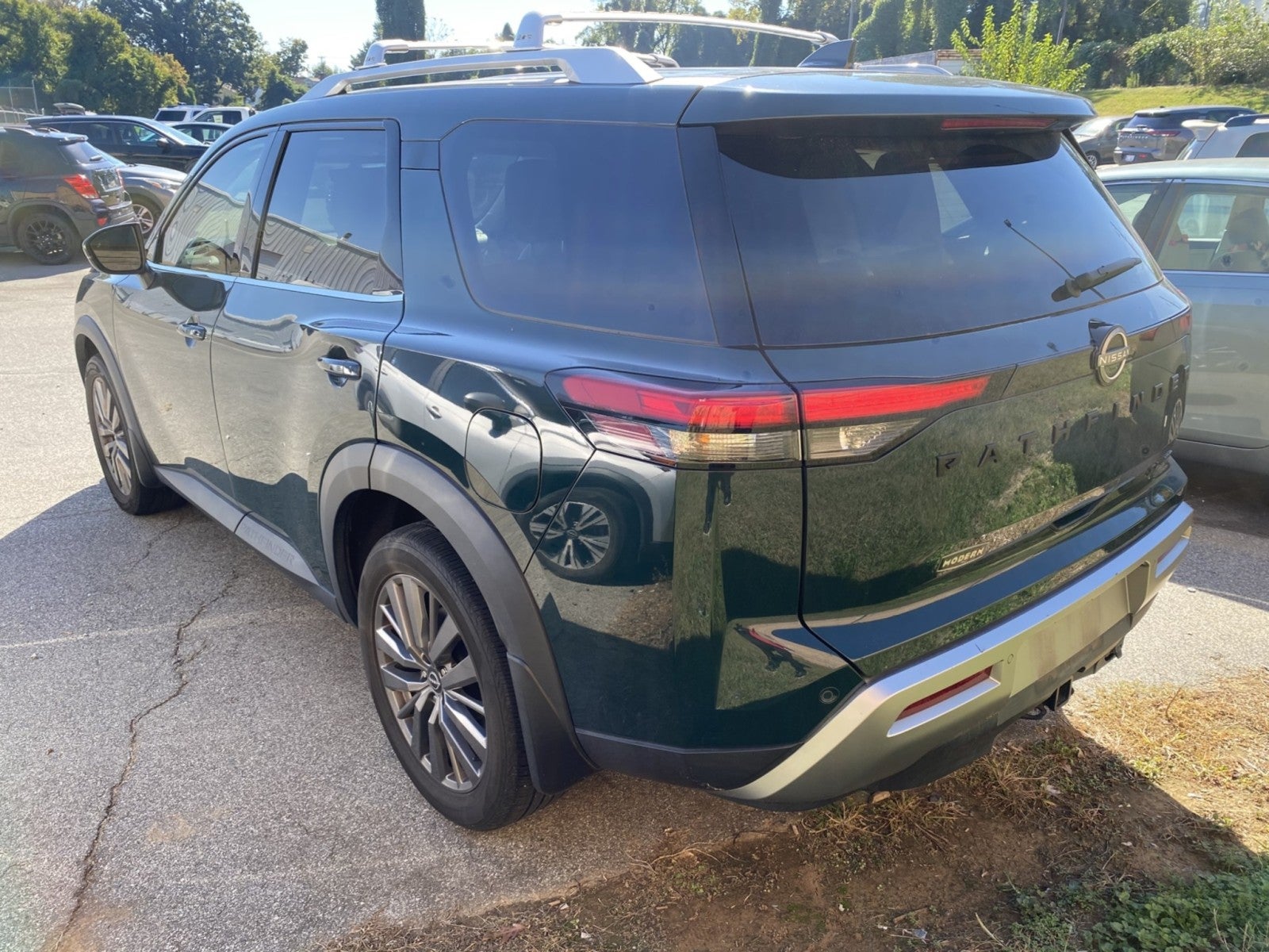 2024 Nissan Pathfinder SL