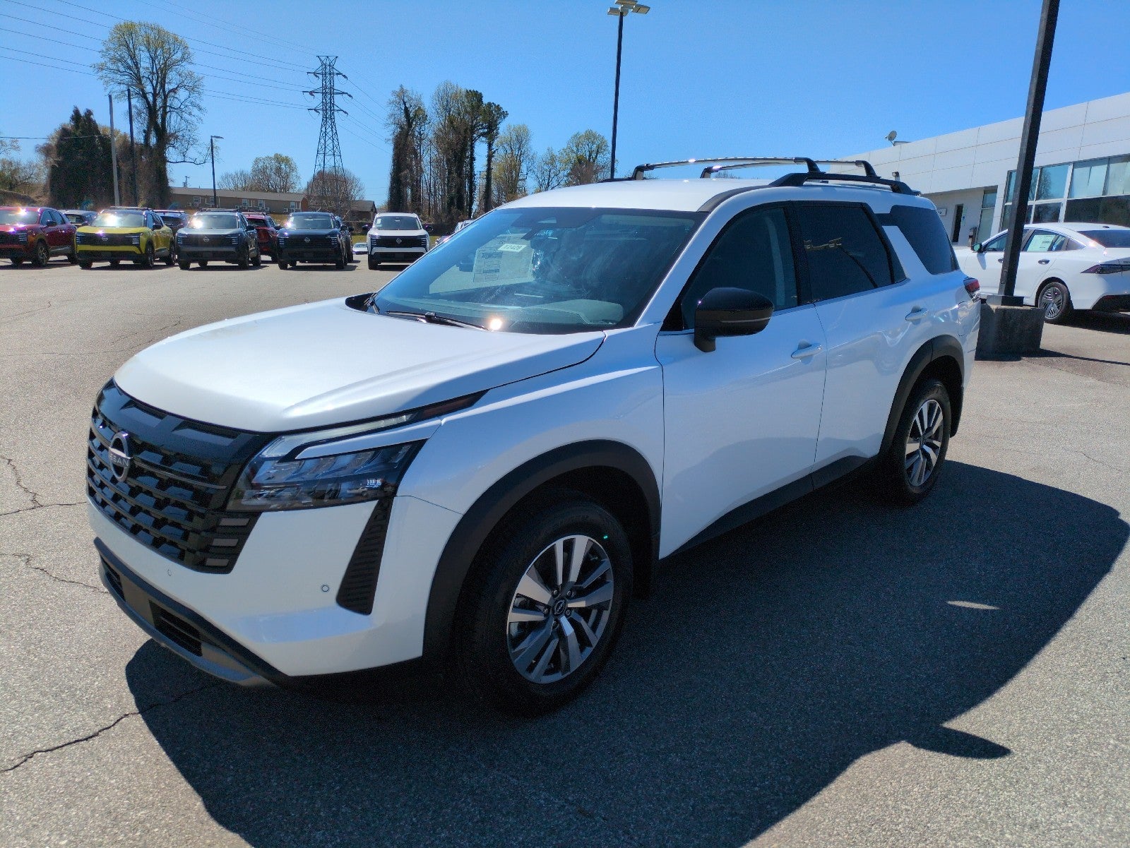 2026 Nissan Pathfinder SL