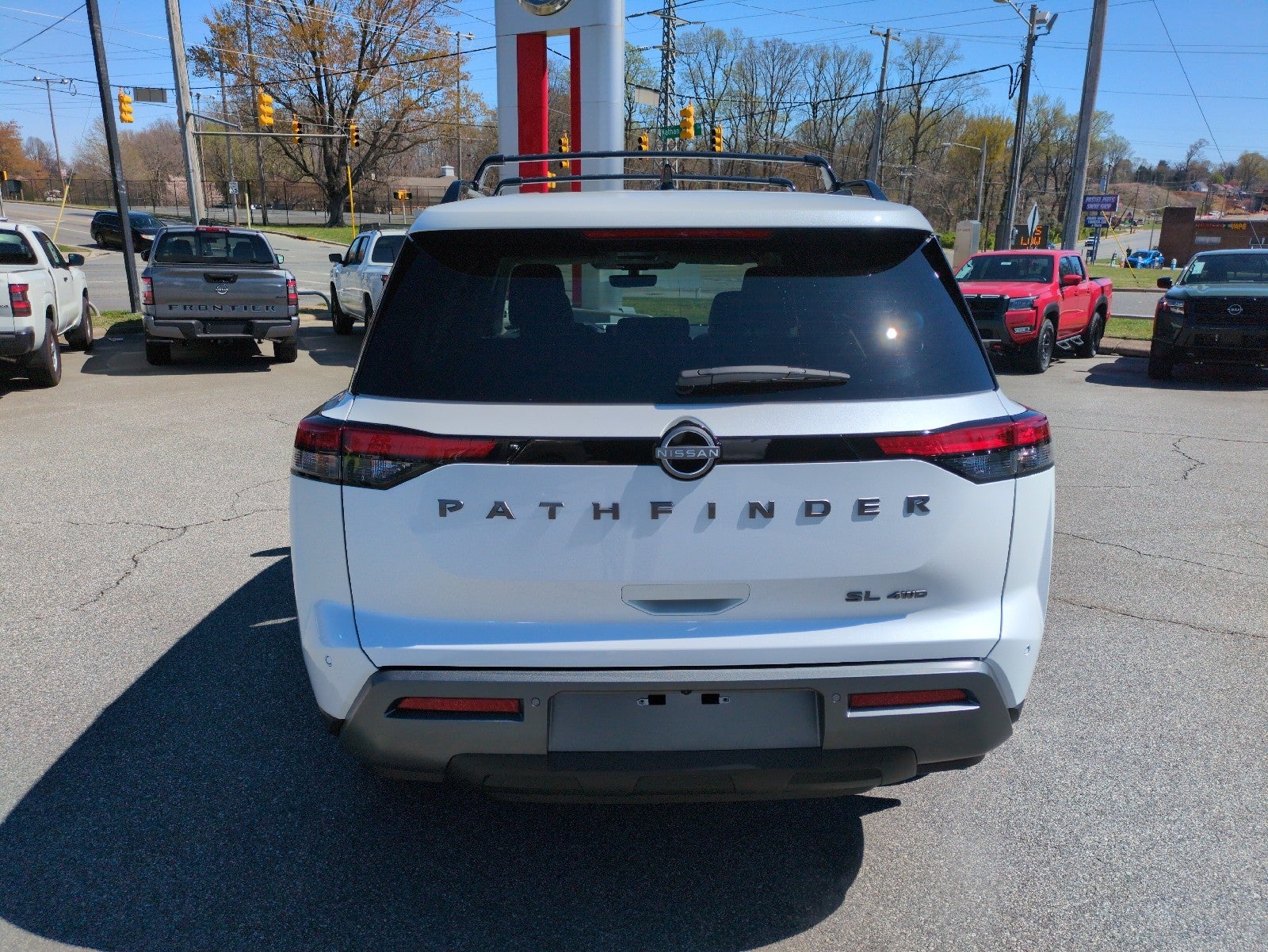 2026 Nissan Pathfinder SL