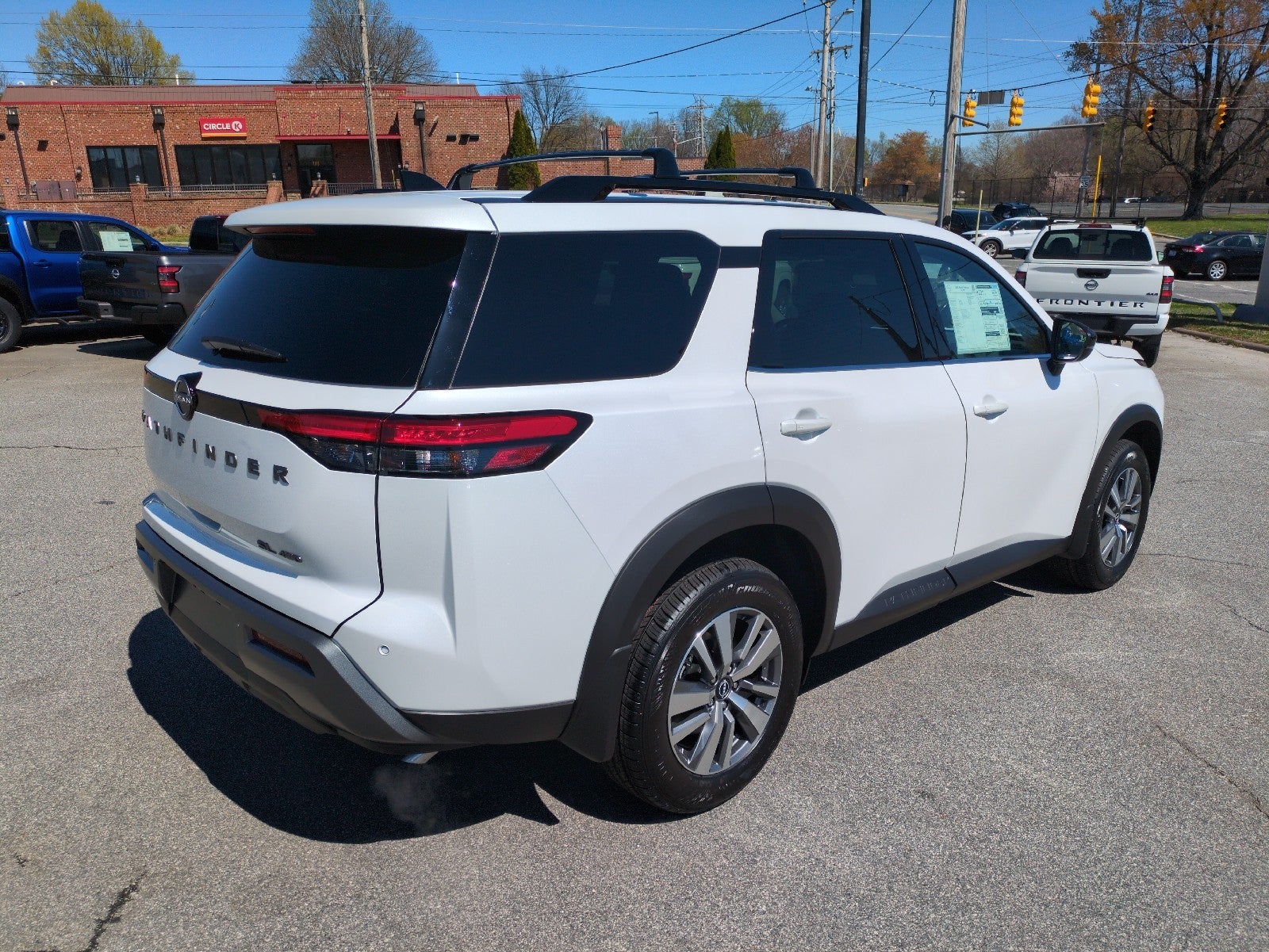 2026 Nissan Pathfinder SL