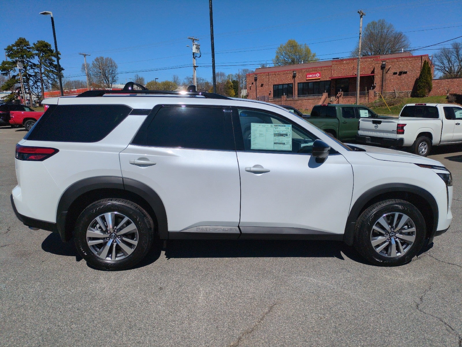 2026 Nissan Pathfinder SL
