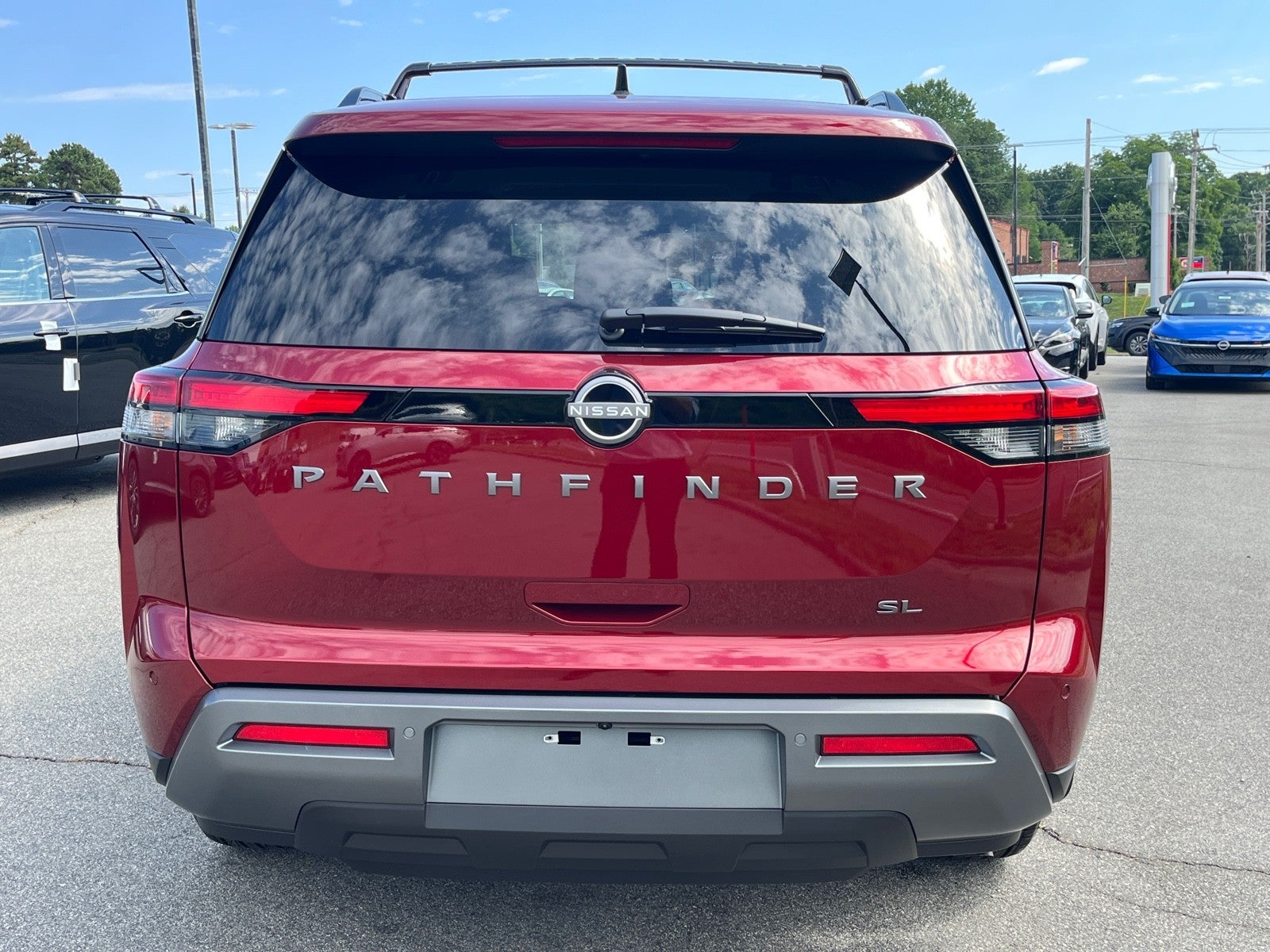 2026 Nissan Pathfinder SL