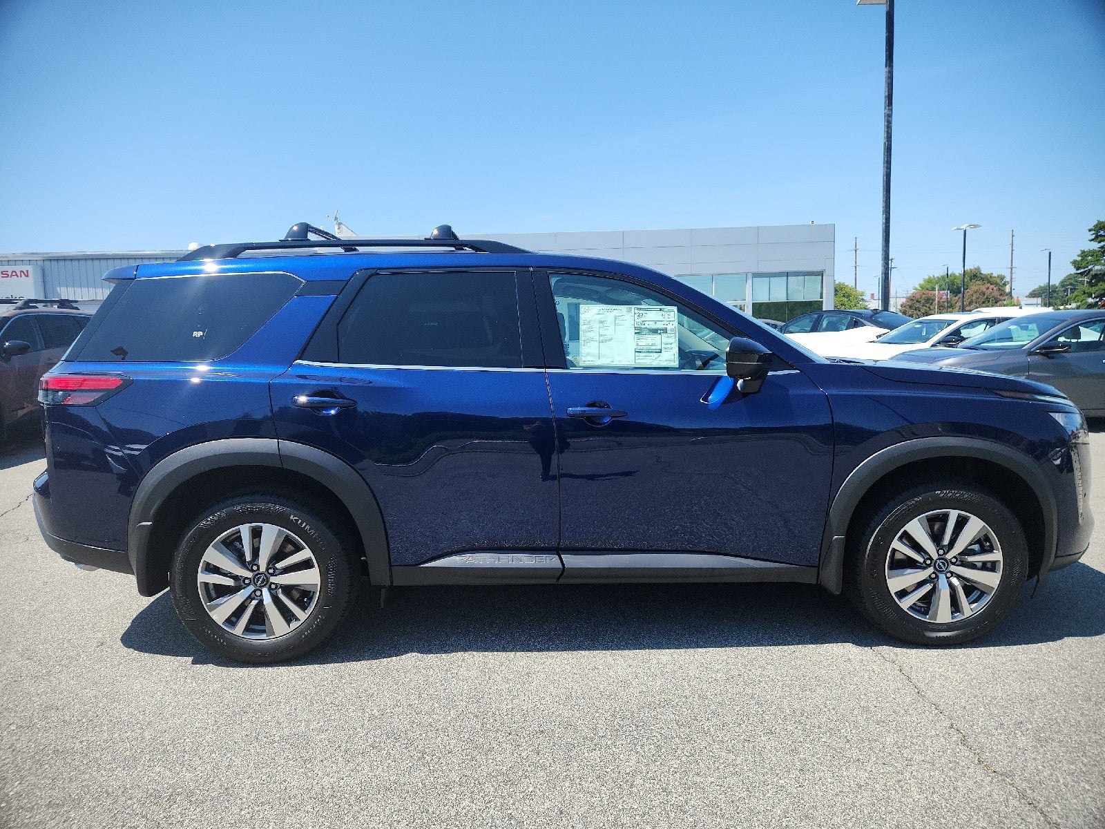 2026 Nissan Pathfinder SL