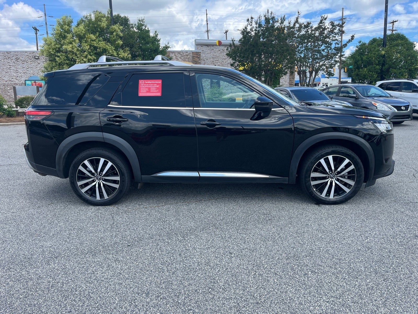 2023 Nissan Pathfinder Platinum