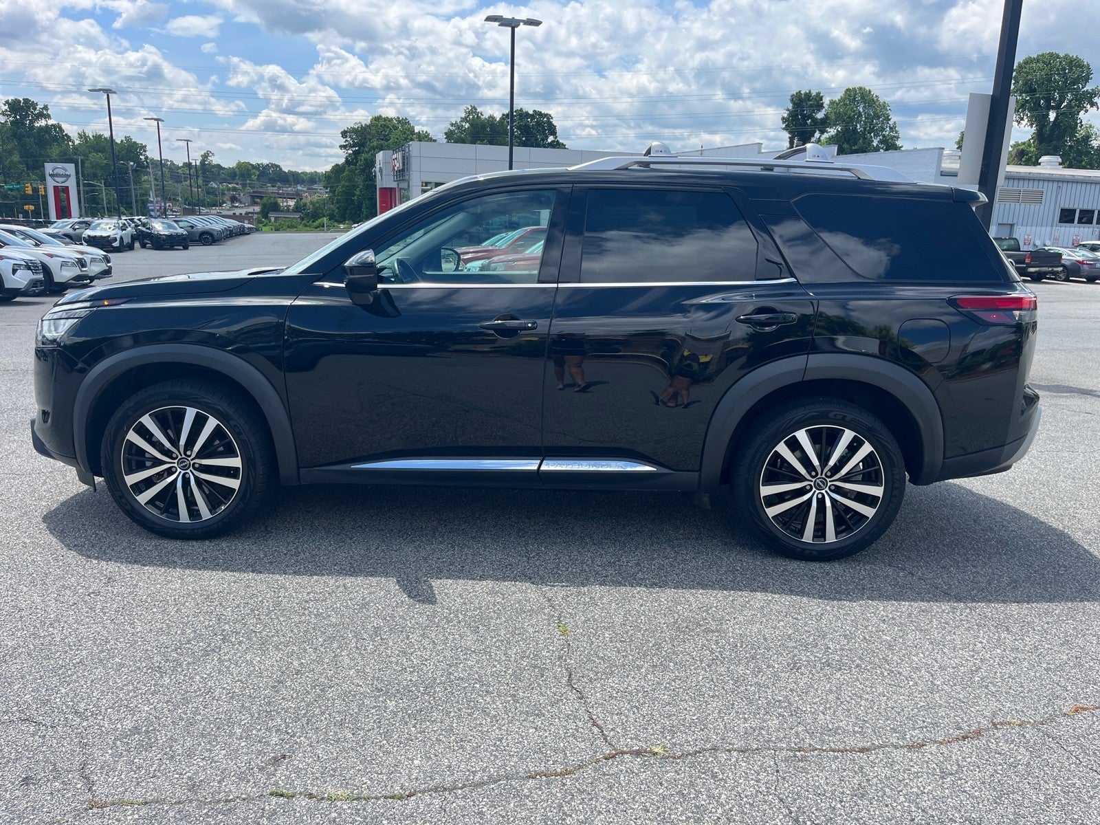 2023 Nissan Pathfinder Platinum