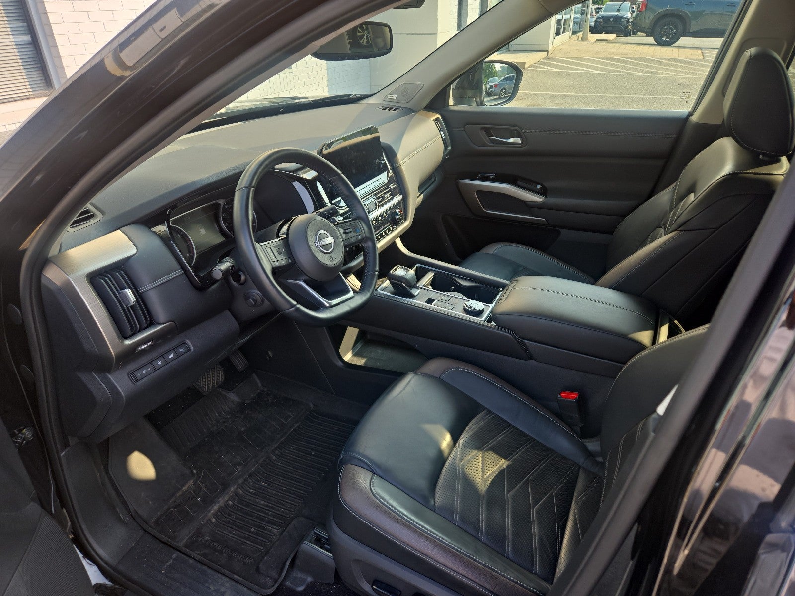 2022 Nissan Pathfinder Platinum