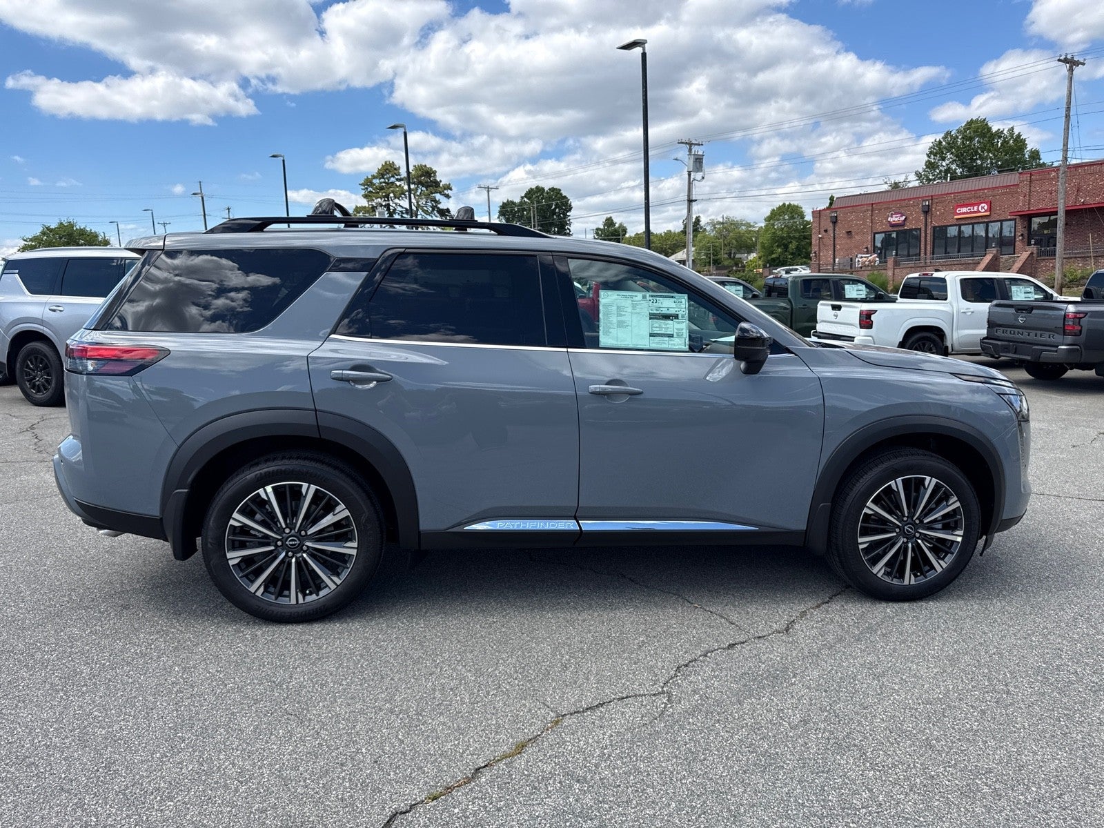 2026 Nissan Pathfinder Platinum