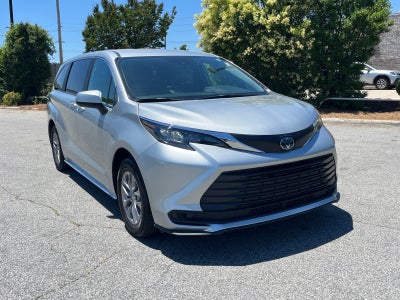 2025 Toyota Sienna LE