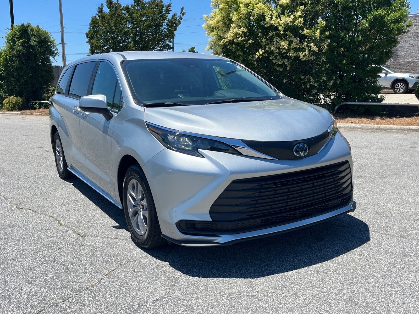 2025 Toyota Sienna LE