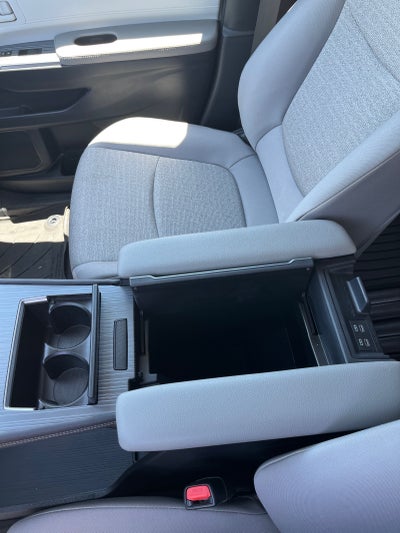 2025 Toyota Sienna LE