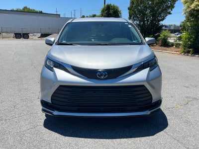2025 Toyota Sienna LE