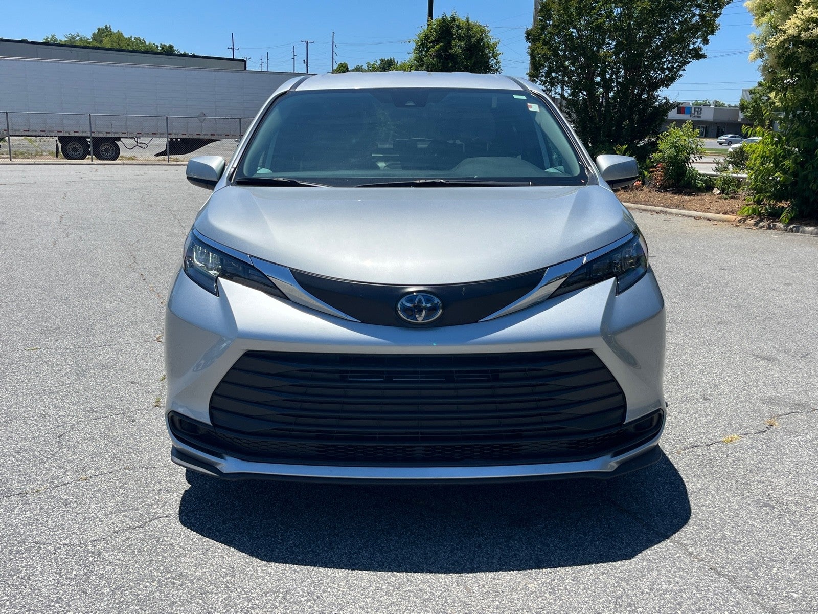 2025 Toyota Sienna LE