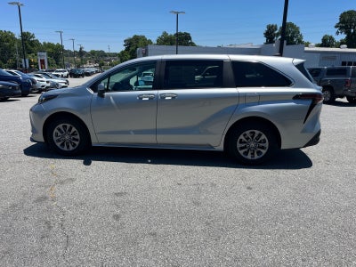 2025 Toyota Sienna LE