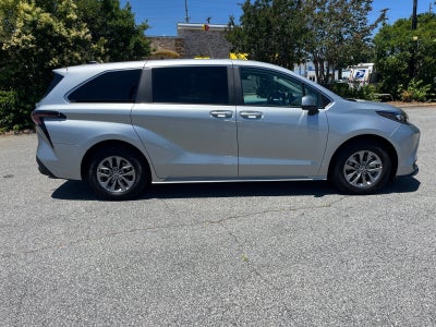 2025 Toyota Sienna LE