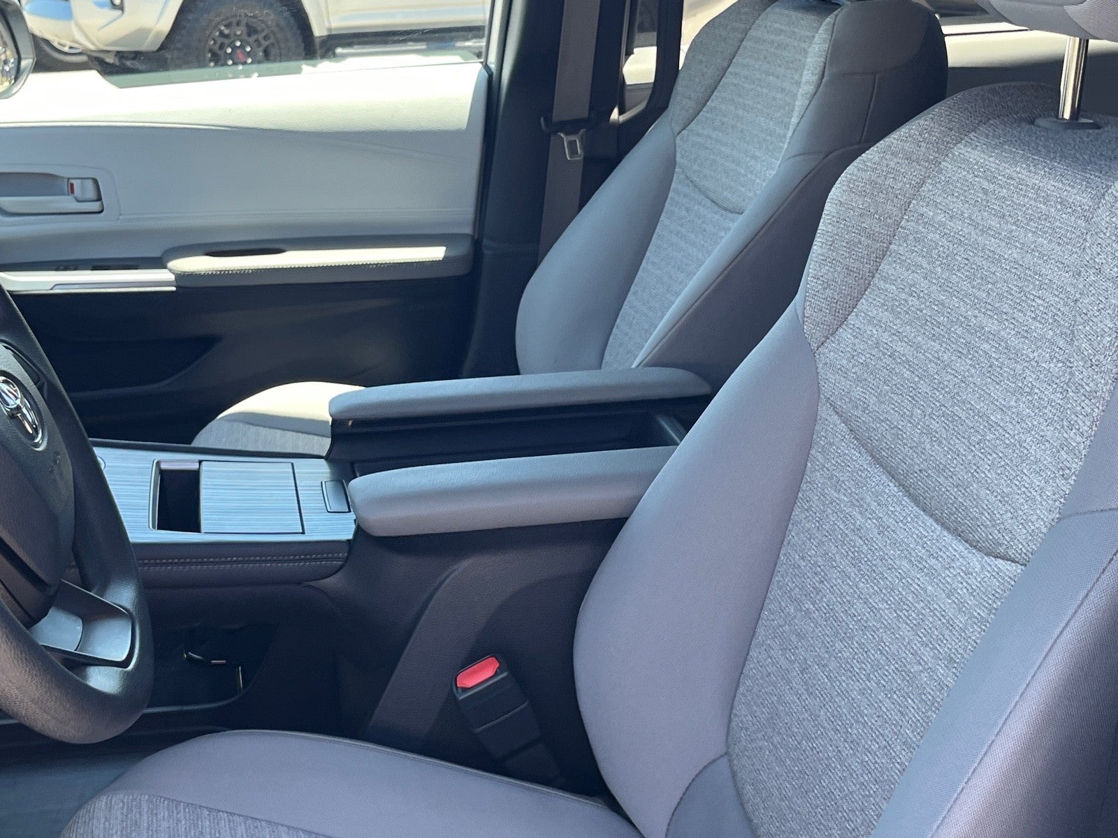 2025 Toyota Sienna LE
