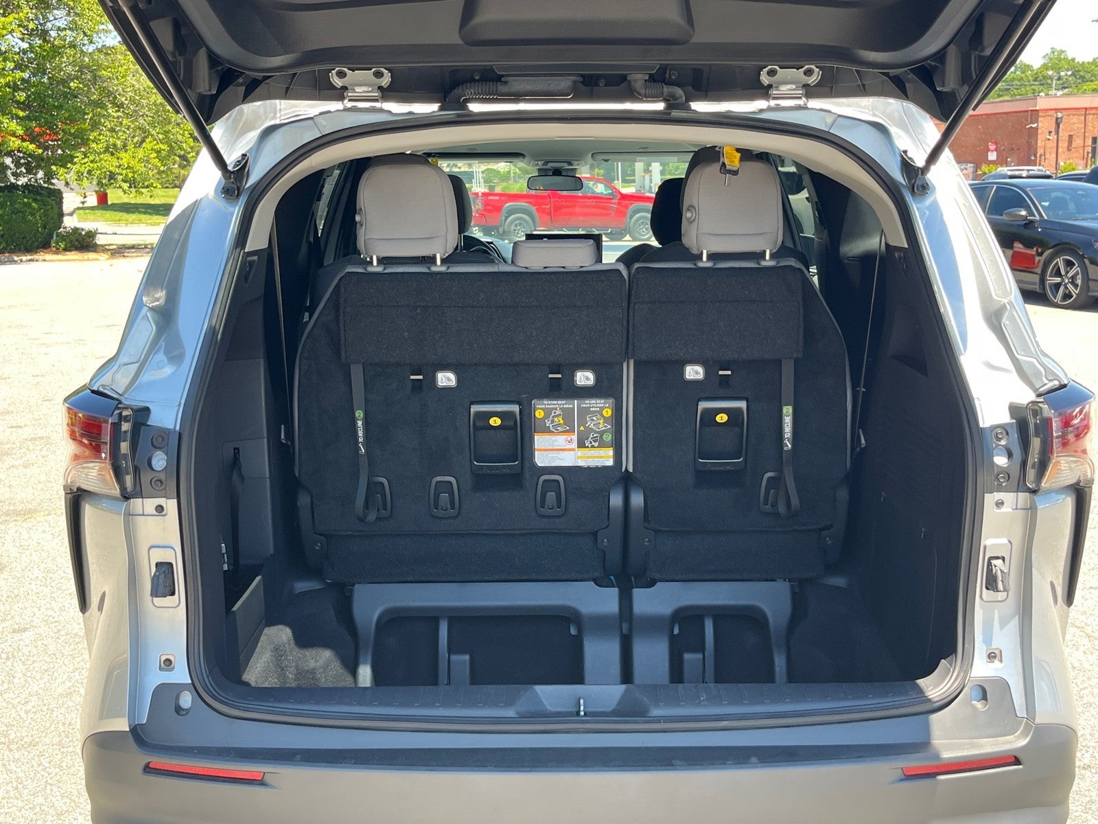 2025 Toyota Sienna LE
