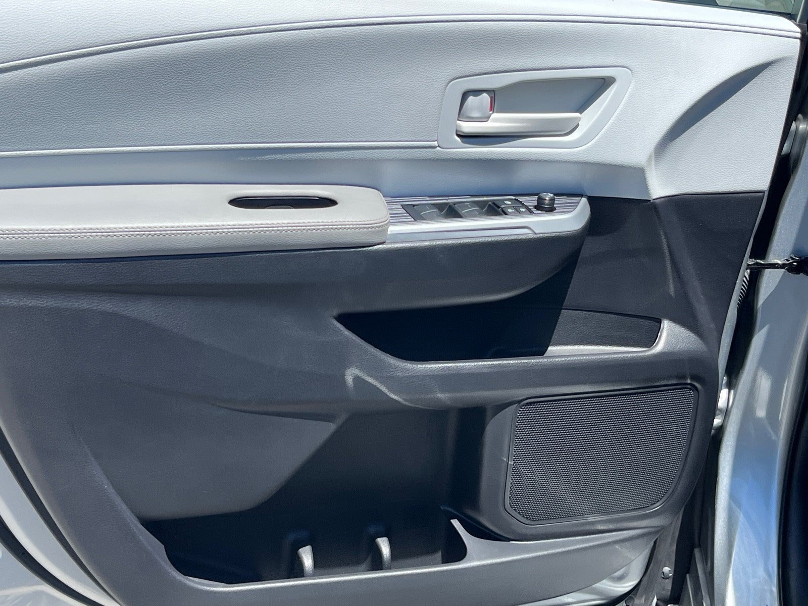 2025 Toyota Sienna LE