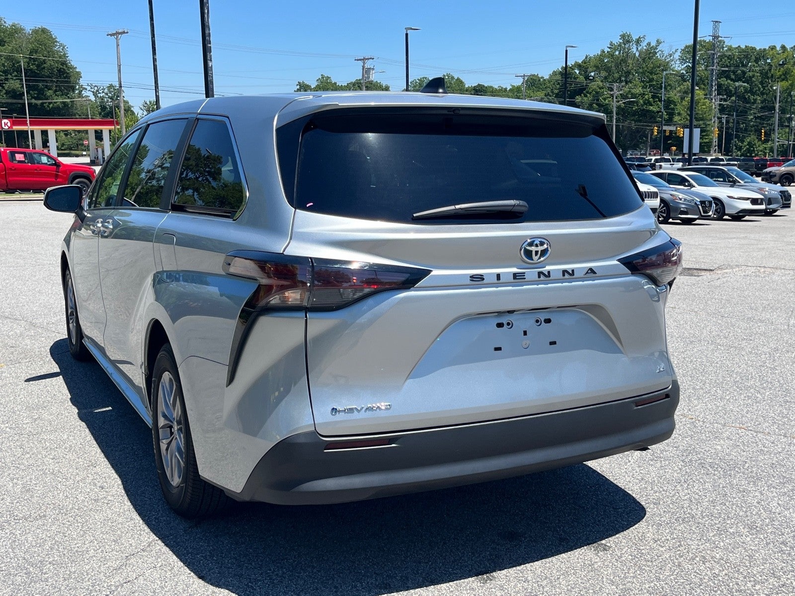 2025 Toyota Sienna LE