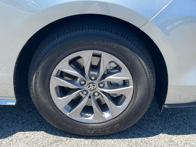 2025 Toyota Sienna LE