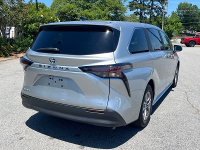 2025 Toyota Sienna LE