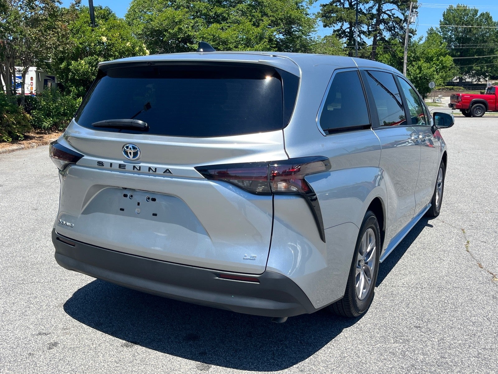 2025 Toyota Sienna LE