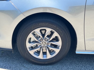 2025 Toyota Sienna LE