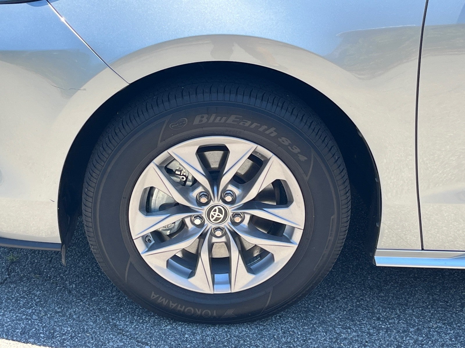 2025 Toyota Sienna LE